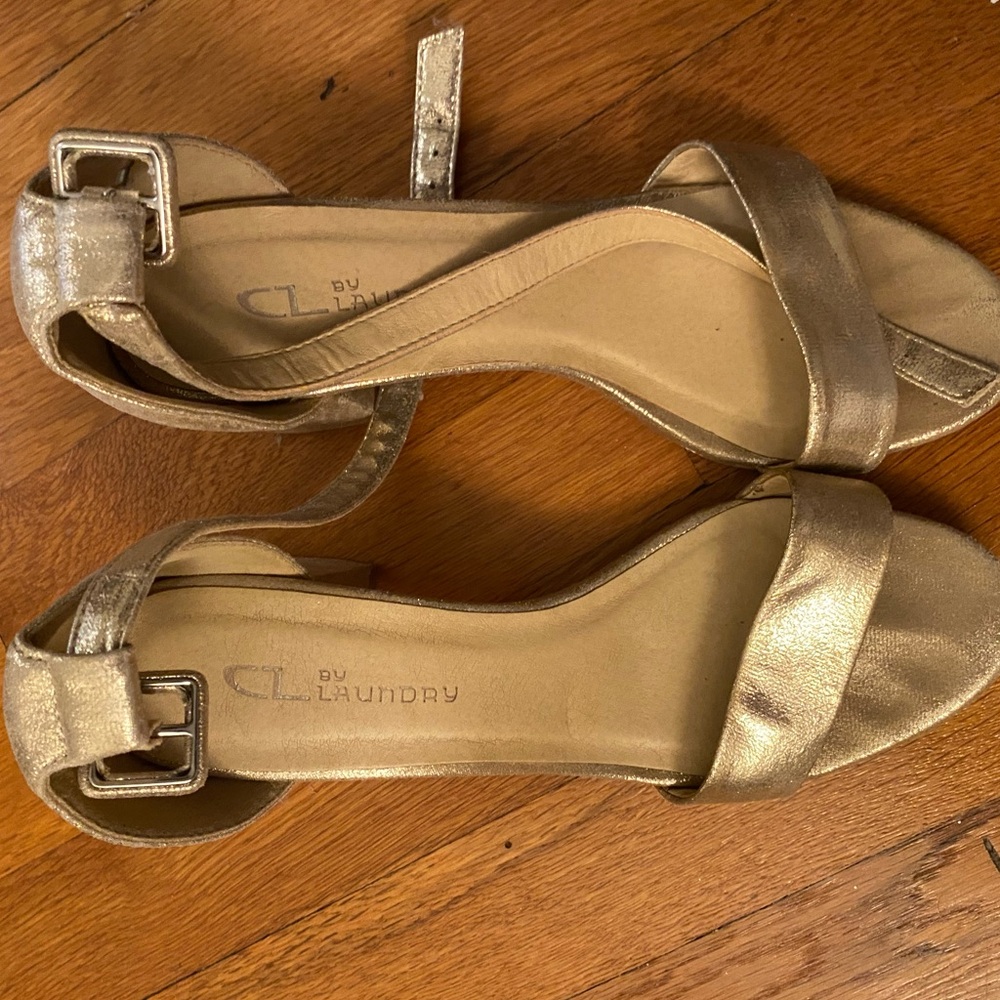 CL by Laundry Jody Sandal in Gold Metallic